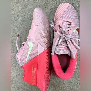 NikeCourt Air Zoom
Vapor Pro 2 'Pink Bloom Adobe'